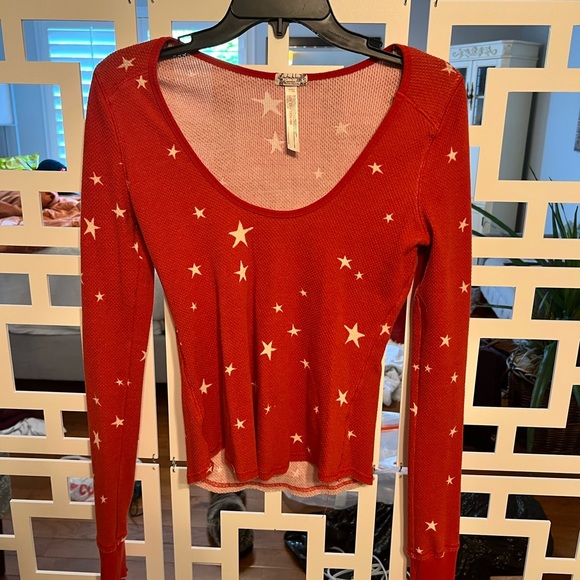 FREE PEOPLE SWEATER - Picture 1 of 2